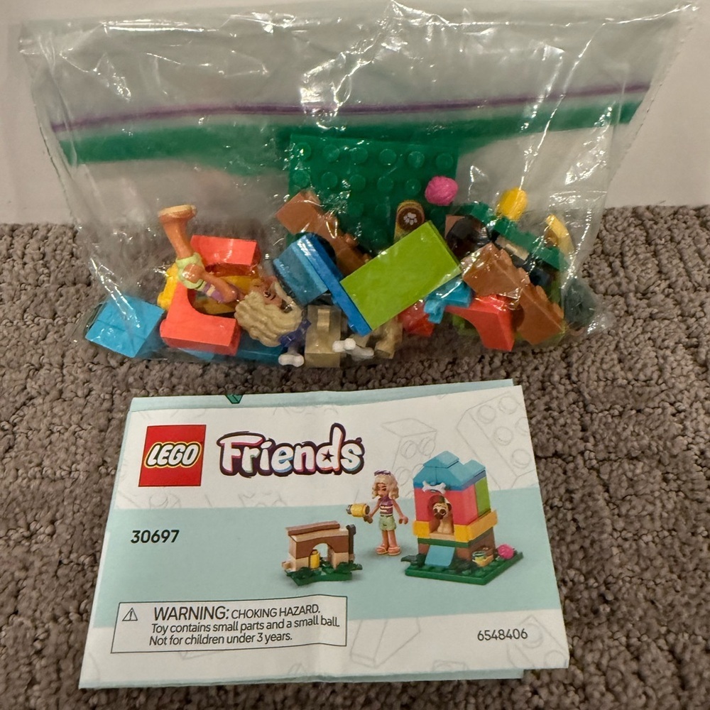 LEGO Friends Nova's Doghouse Build (30697) set